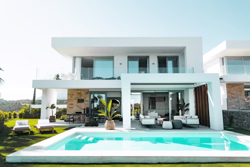 Desain Arsitektur Modern Klasik di Batu